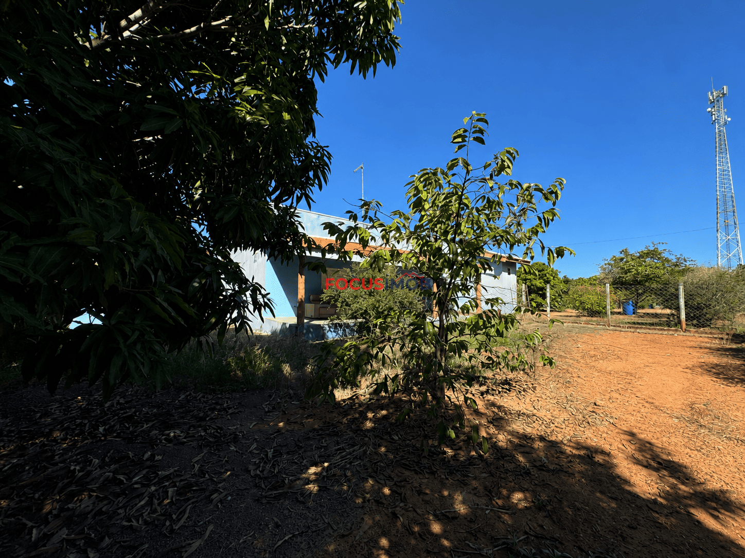 Chácara Completa com 2.000 m², Casas, Piscina e Energia Solar – Porteira Fechada
