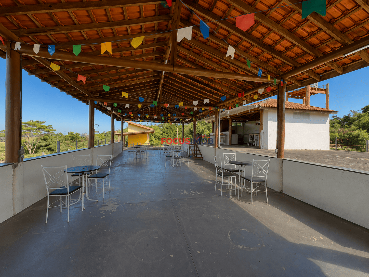 Chácara Completa com 2.000 m², Casas, Piscina e Energia Solar – Porteira Fechada