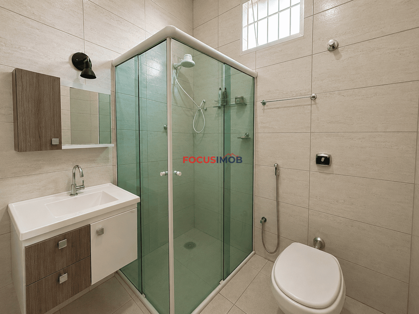 Chácara Completa com 2.000 m², Casas, Piscina e Energia Solar – Porteira Fechada