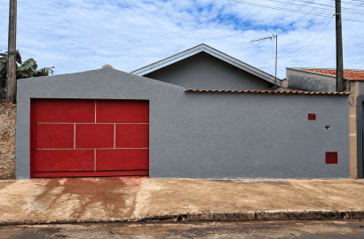 Casa com 2 Dormitórios, Churrasqueira e 2 Vagas de Garagem à Venda – 88 m²