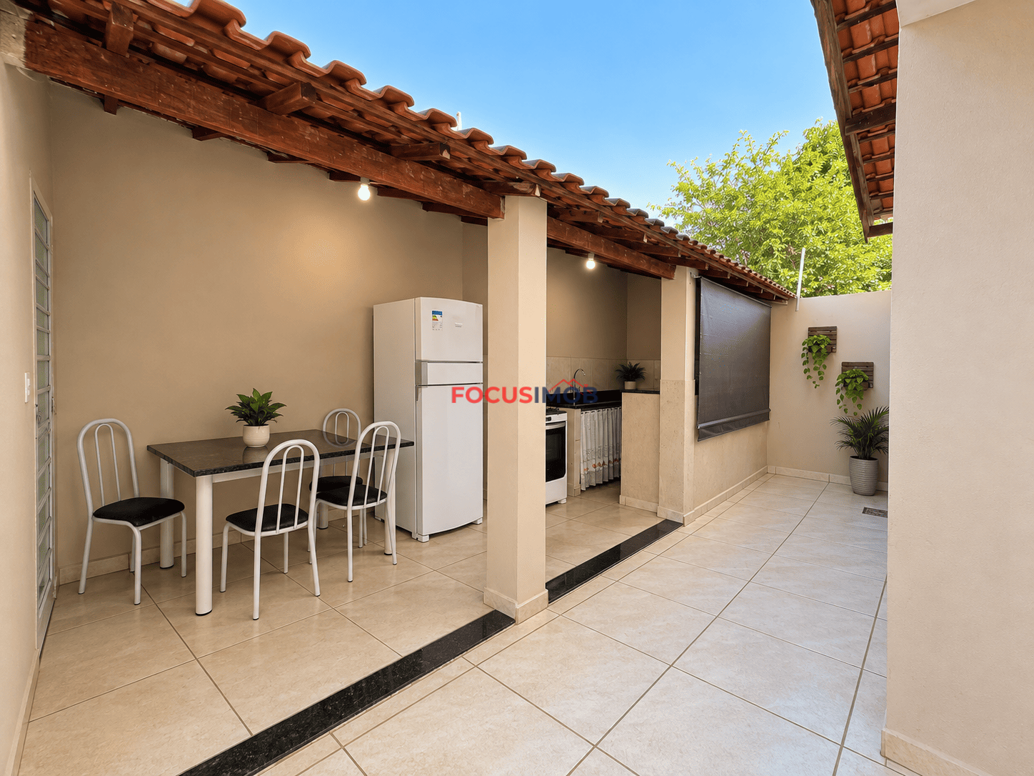 Casa à Venda no Jardim Fantinato – 2 Dormitórios, Suíte e Amplo Quintal