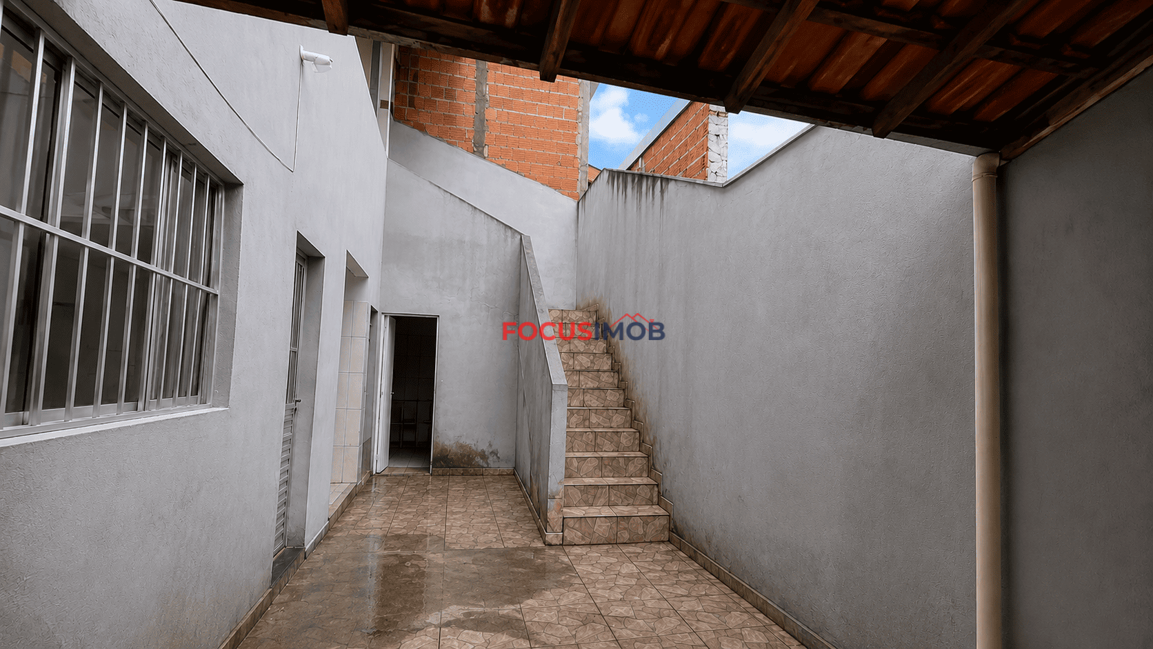 Casa à Venda com 4 Quartos sendo 2 Suítes e 190 m² de Área Construída