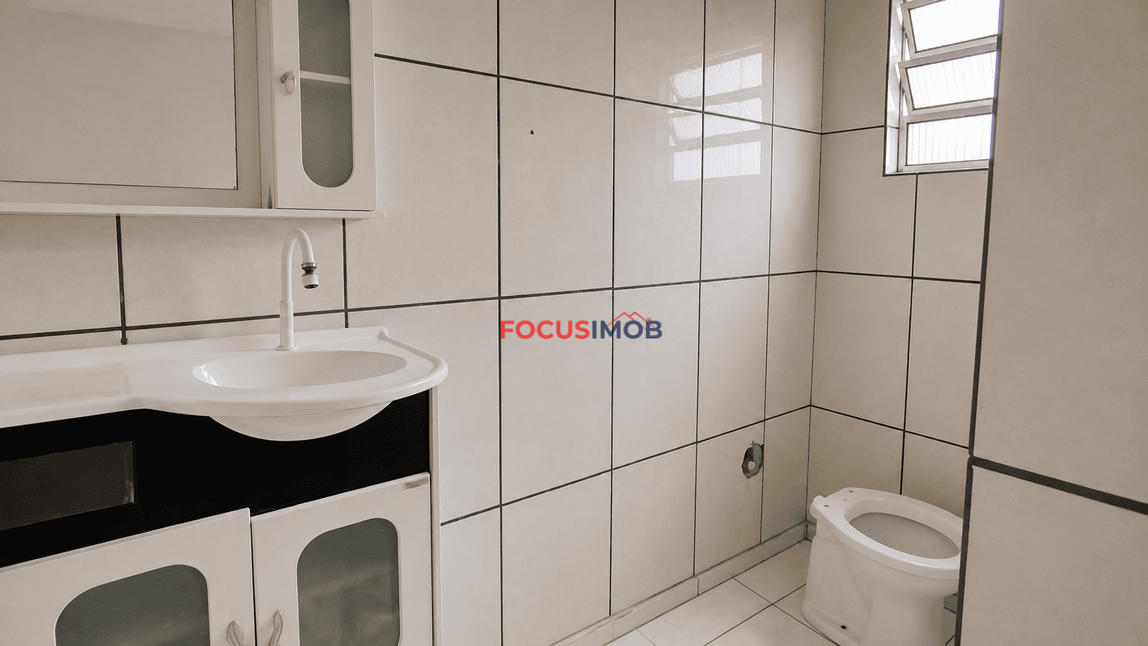 Casa à Venda com 4 Quartos sendo 2 Suítes e 190 m² de Área Construída