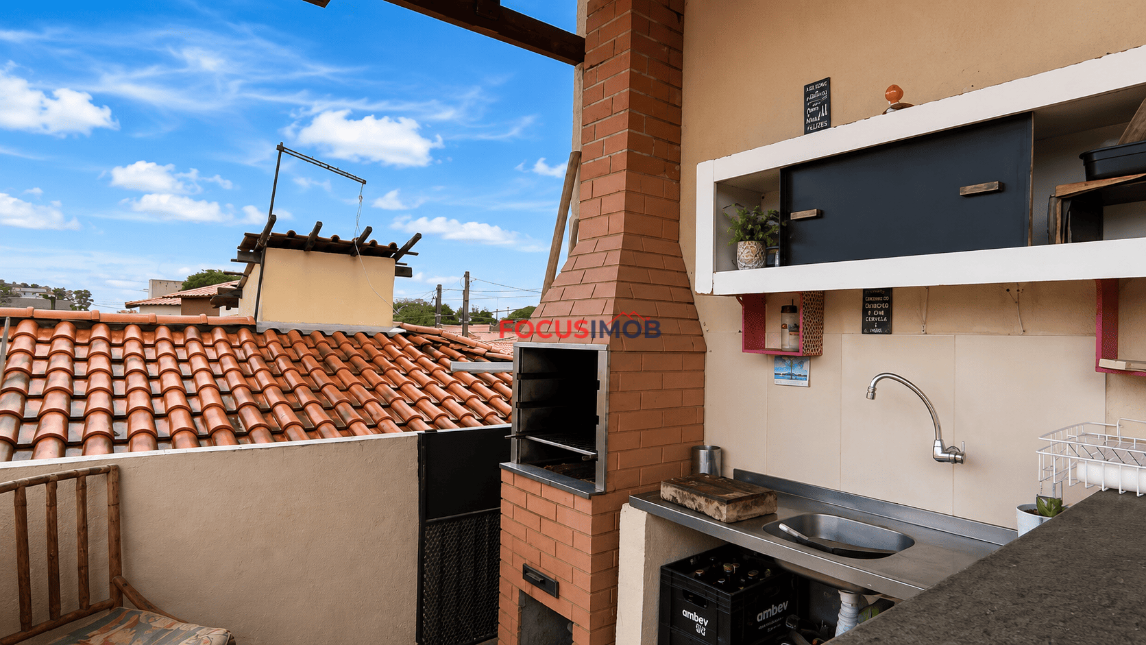Casa à Venda com 4 Quartos sendo 2 Suítes e 190 m² de Área Construída