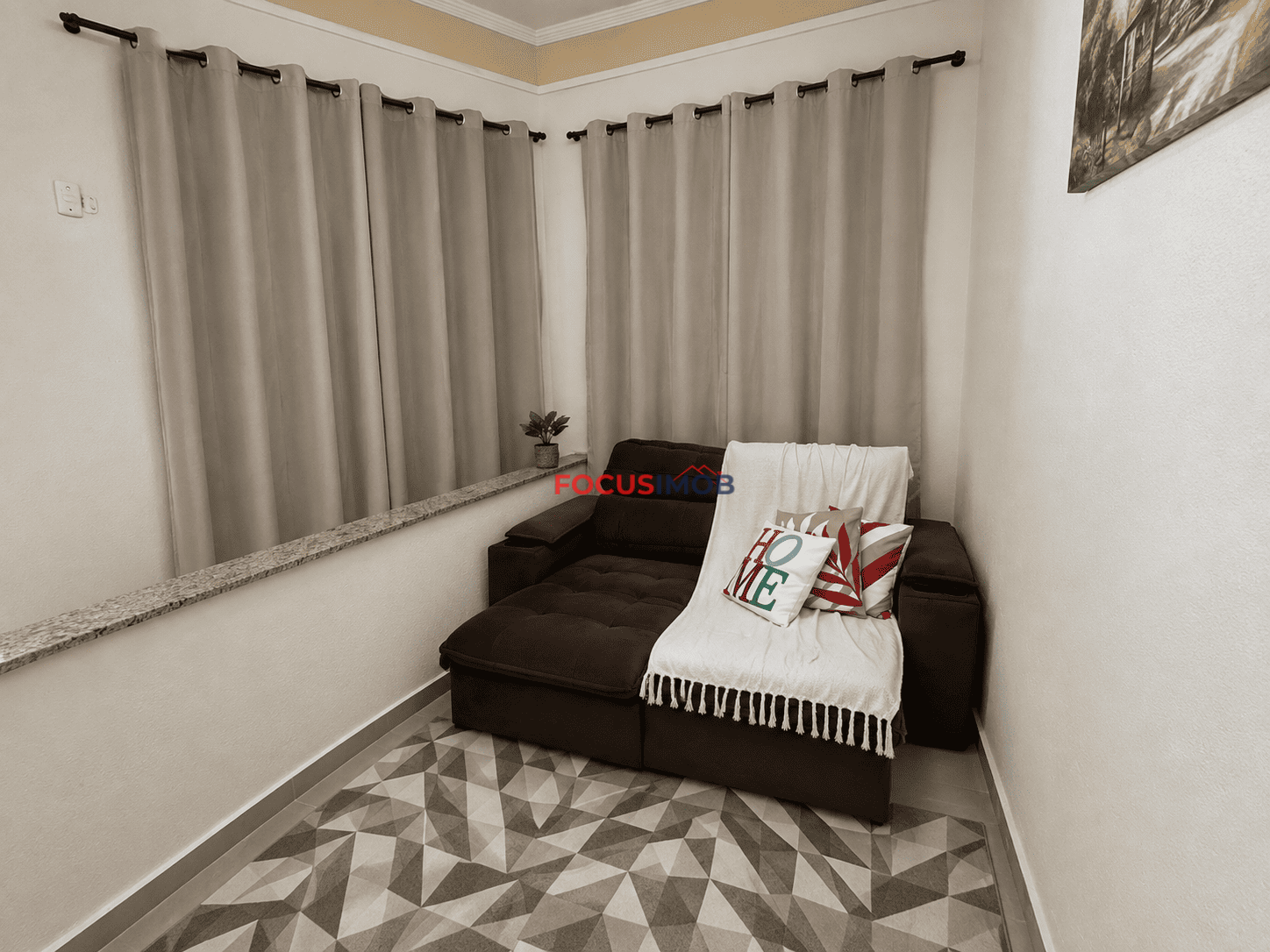 Casa à Venda com 3 Dormitórios, Suíte, Churrasqueira e Ponto Comercial