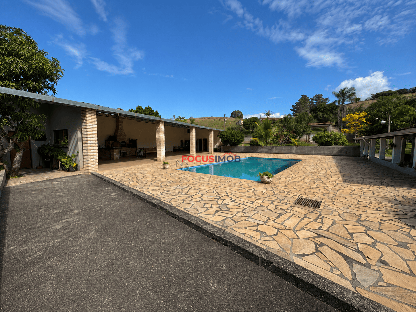 🌿 Chácara Completa em Monte Sião/MG – 1.500 m² com Piscina, Campo e Área de Lazer | R$ 550.000