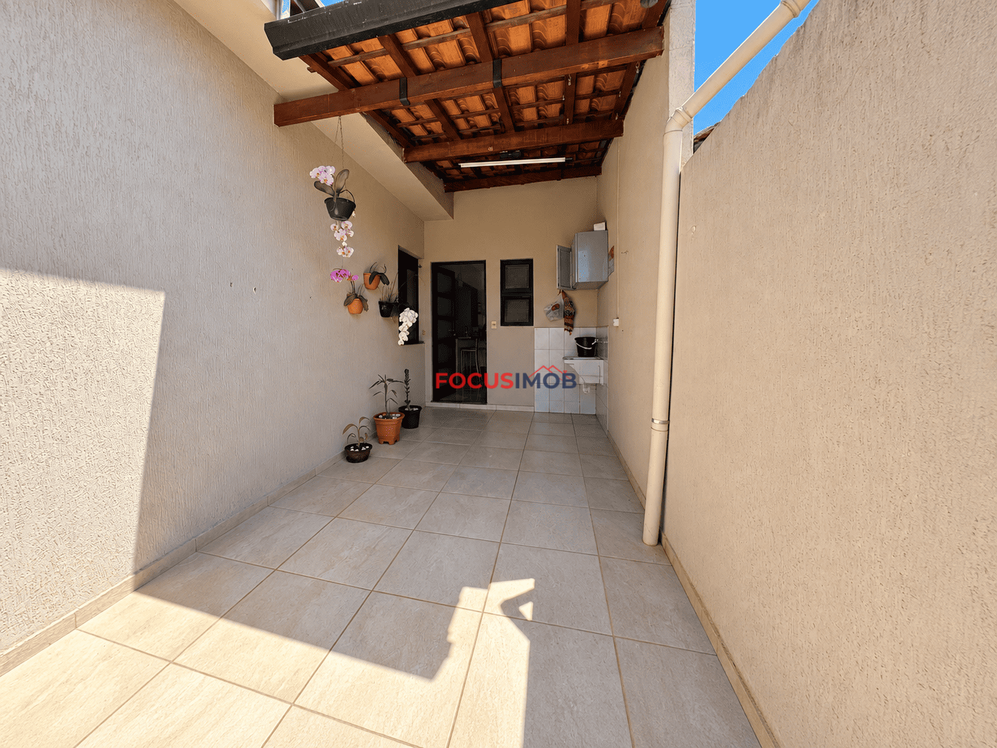 Casa com 3 Quartos, Closet e Garagem para 3 Carros – Jardim Itacolomy