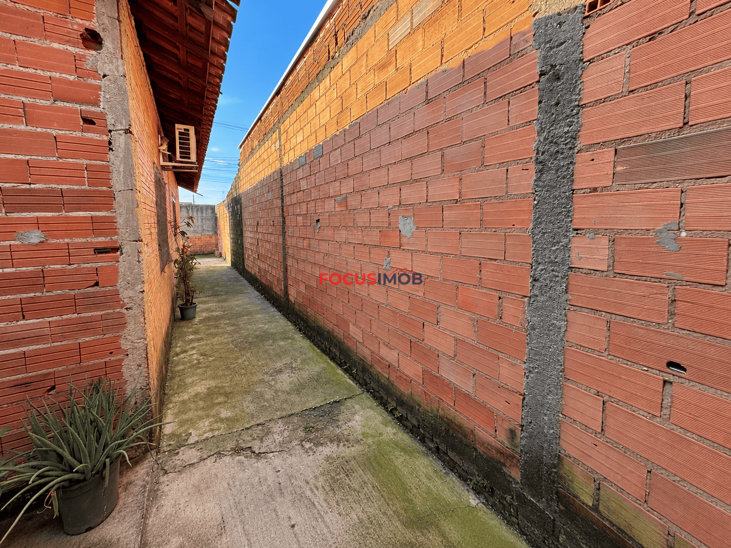 Casa à Venda no Jardim Canaã II – 2 Dormitórios, Quintal e Garagem com Portão Automático – Mogi Guaçu/SP