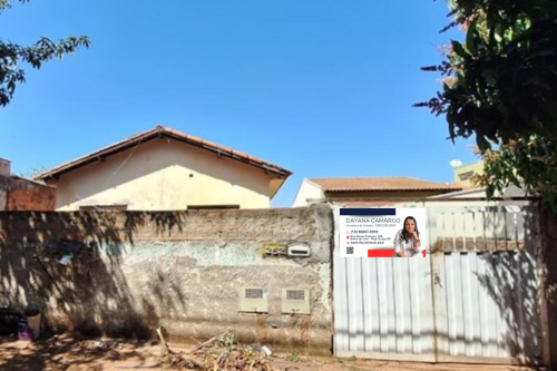 Terreno com casa antiga para reforma ou demolição em rua principal do Jd Novo II
