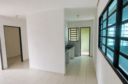 Casa de dois dormitórios à venda