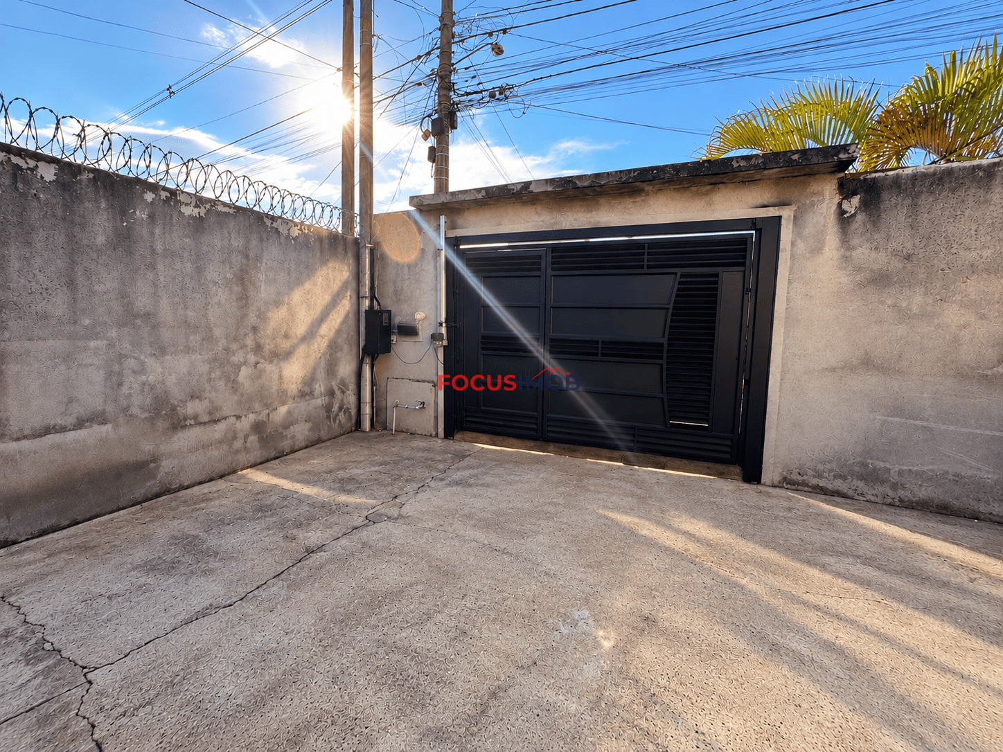 Casa à Venda no Jardim Canaã II – 2 Dormitórios, Quintal e Garagem com Portão Automático – Mogi Guaçu/SP
