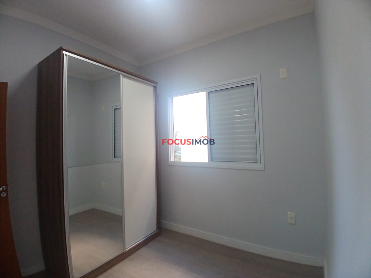 Apartamento localizado no 2º andar, em prédio com elevador, oferecendo conforto e praticidade no dia a dia.