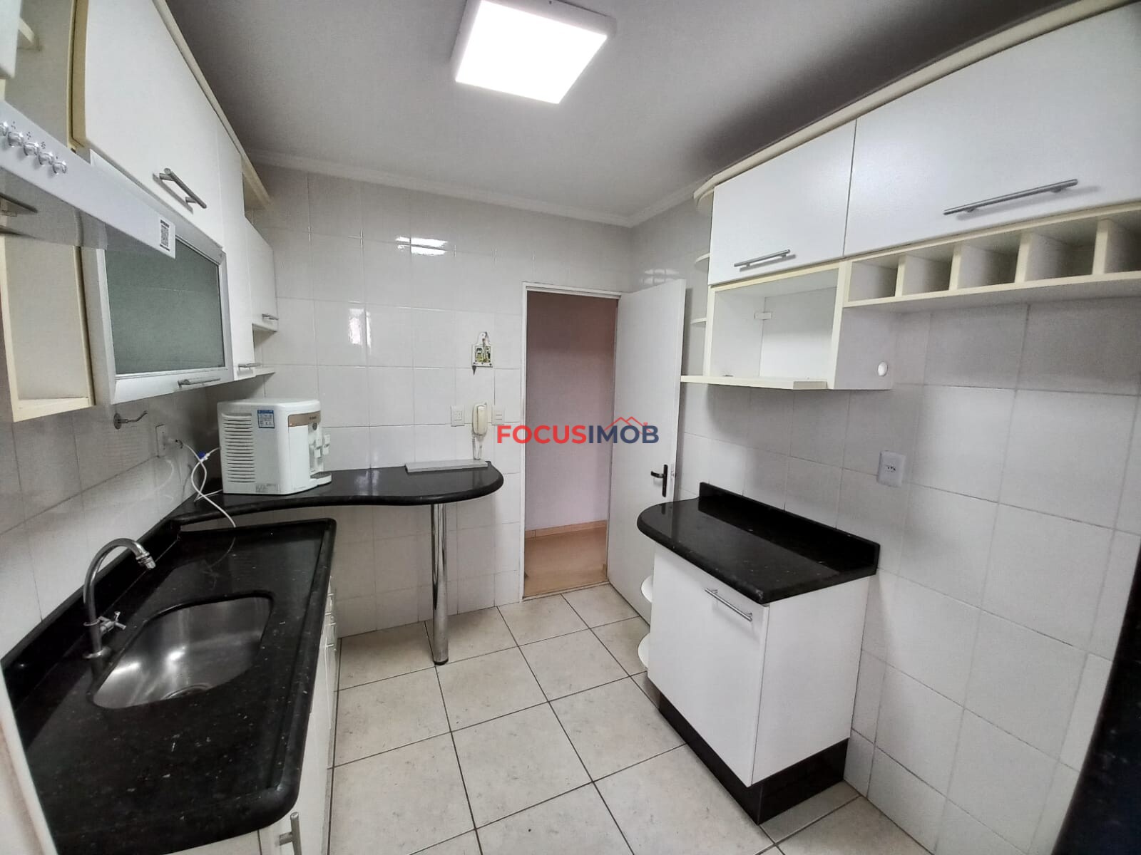 APARTAMENTO À VENDA – CONDOMÍNIO PORTAL DAS PEDRAS | FRENTE PARA AVENIDA- MOGI GUAÇU