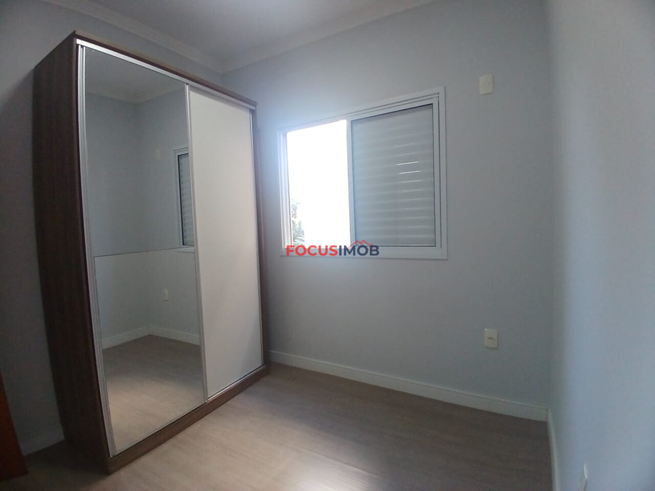 Apartamento localizado no 2º andar, em prédio com elevador, oferecendo conforto e praticidade no dia a dia.