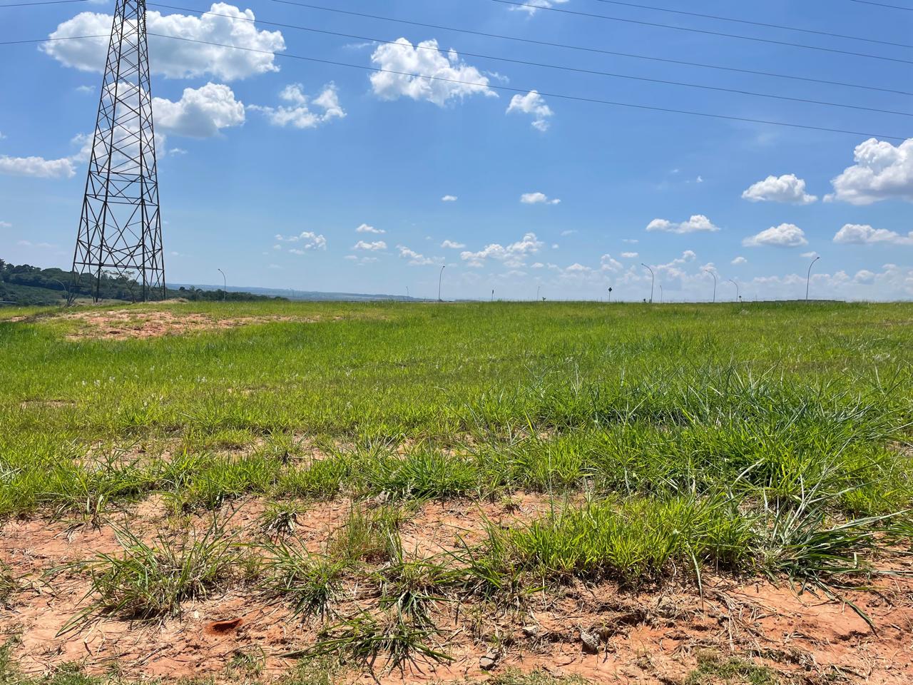 TERRENO NO CONDOMINIO RESIDENCIAL FLOR D`ALDEIA MOGI MIRIM ACEITA PERMUTA CARRO E UMA PARTE EM DINHEIRO