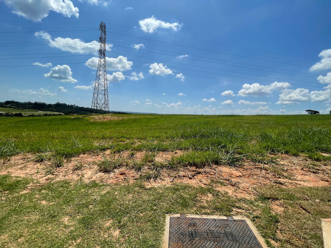 TERRENO NO CONDOMINIO RESIDENCIAL FLOR D`ALDEIA MOGI MIRIM ACEITA PERMUTA CARRO E UMA PARTE EM DINHEIRO