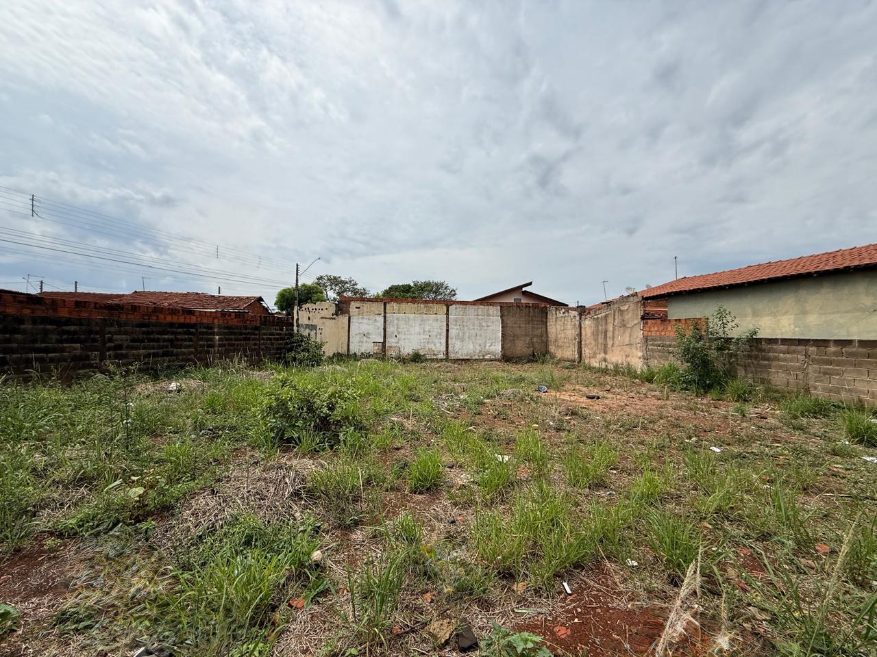 TERRNO À VENDA PROXIMO SENAI MOGI GUAÇU 329 METROS