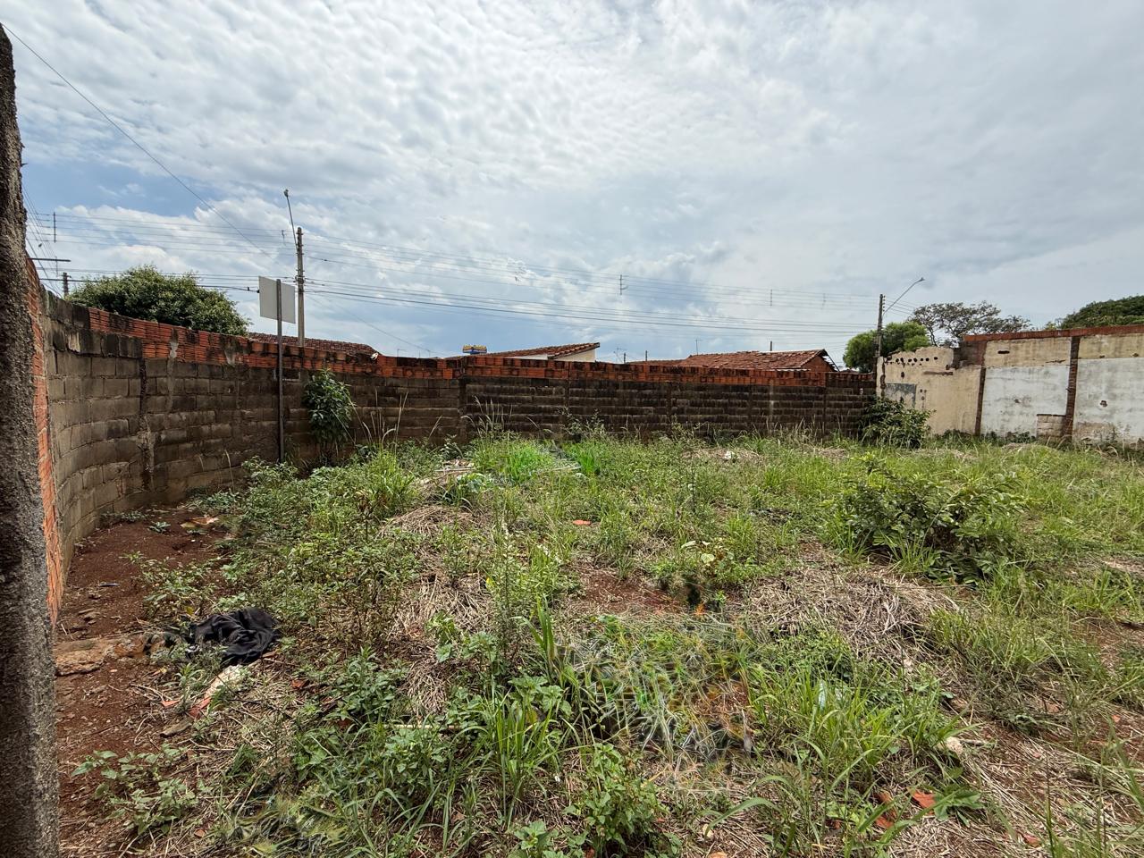 TERRNO À VENDA PROXIMO SENAI MOGI GUAÇU 329 METROS