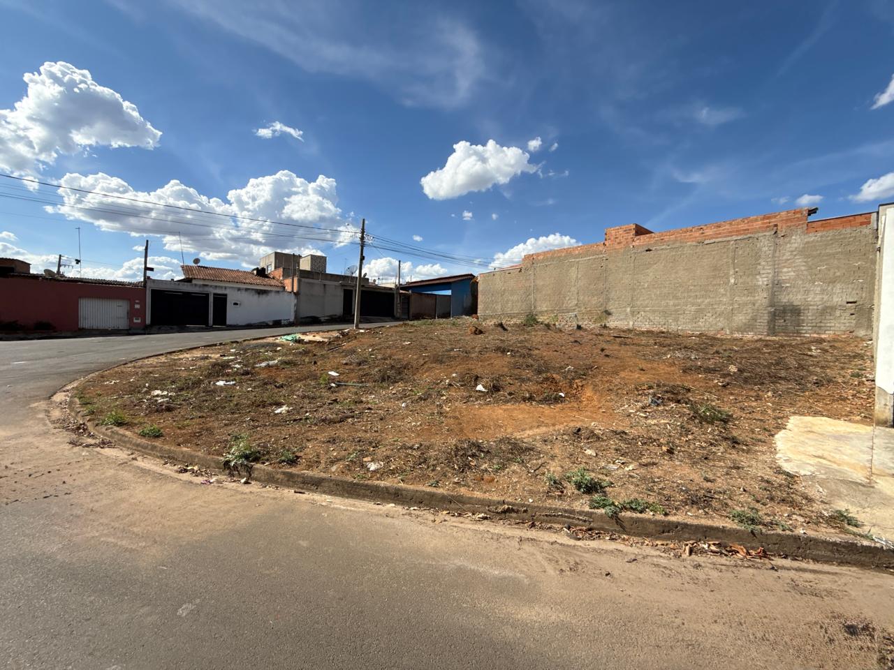 Terreno Jardim Santa Cruz: 325 m², Ótimo Preço!