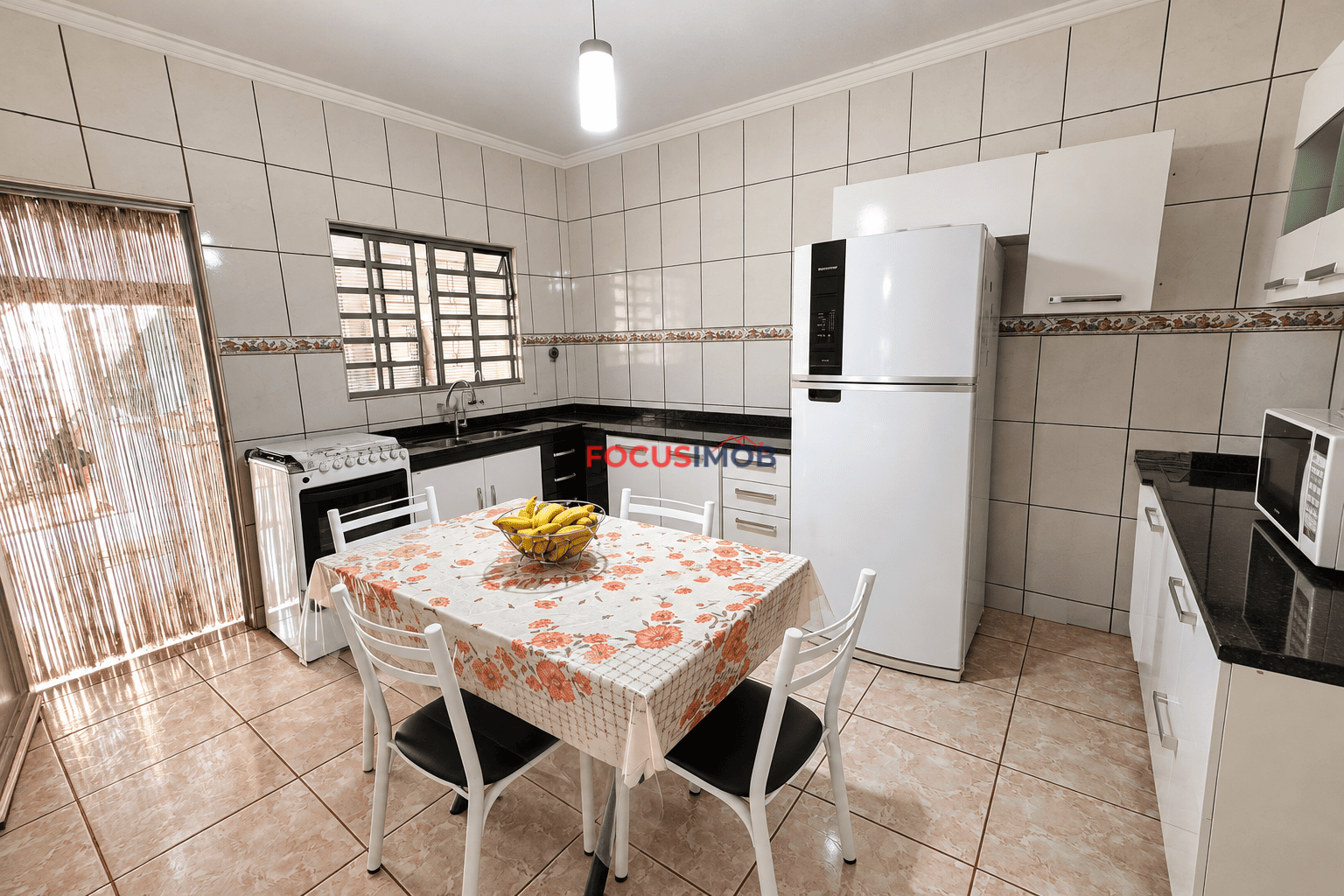 Excelente oportunidade duas casas independentes, ideal para investidores.