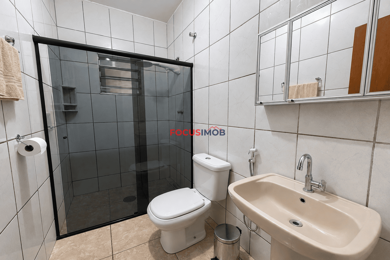 Excelente oportunidade duas casas independentes, ideal para investidores.
