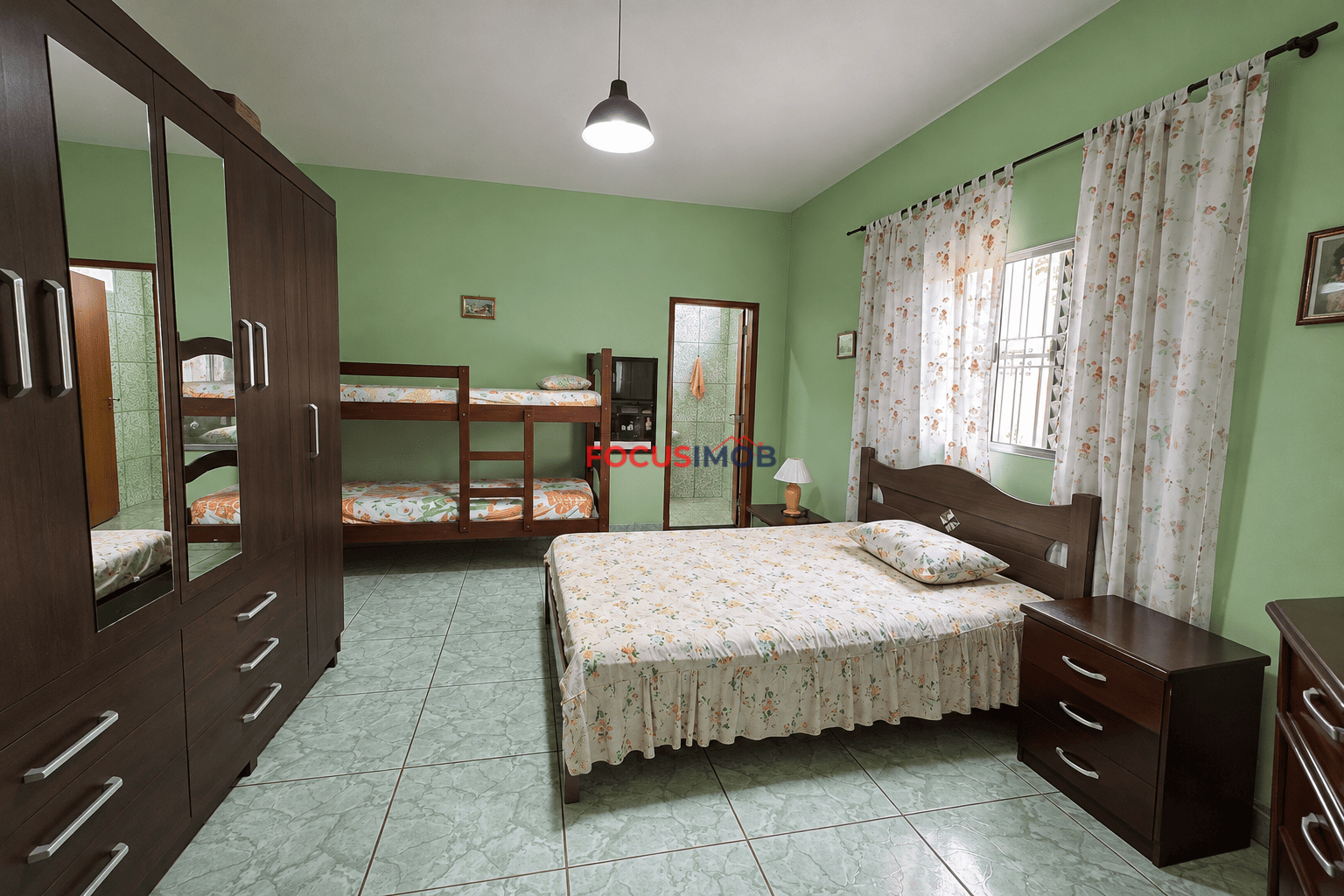 Excelente oportunidade duas casas independentes, ideal para investidores.