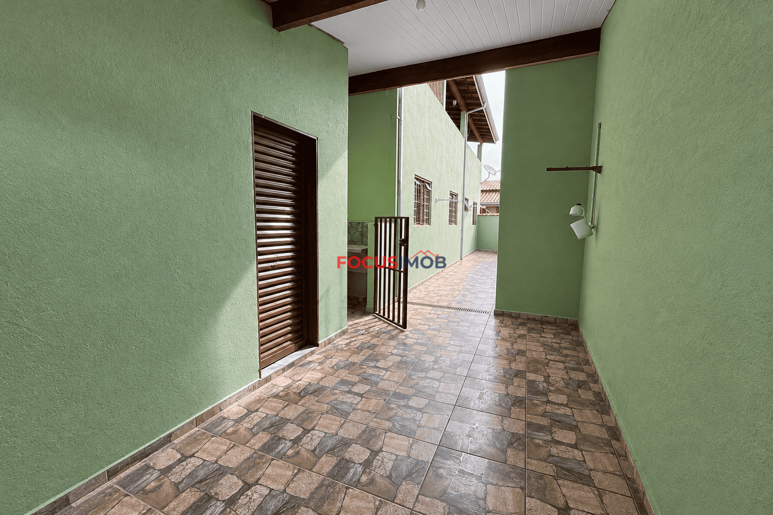 Excelente oportunidade duas casas independentes, ideal para investidores.