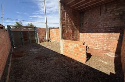 VENDE-SE – DUAS CASAS EM CONSTRUÇÃO NO MESMO TERRENO | BAIRRO SAKAIDA – MOGI GUAÇU/SP