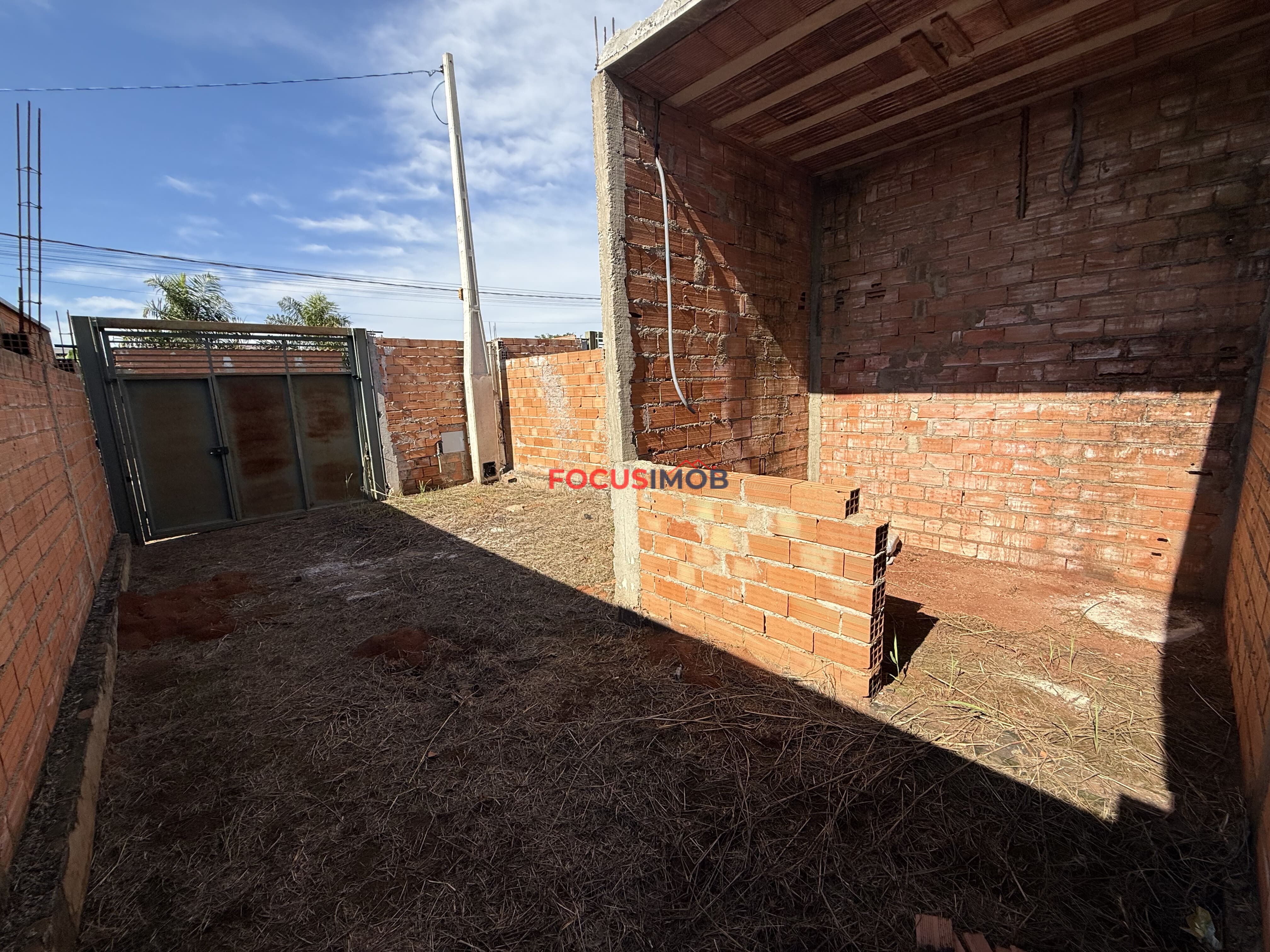 VENDE-SE – DUAS CASAS EM CONSTRUÇÃO NO MESMO TERRENO | BAIRRO SAKAIDA – MOGI GUAÇU/SP