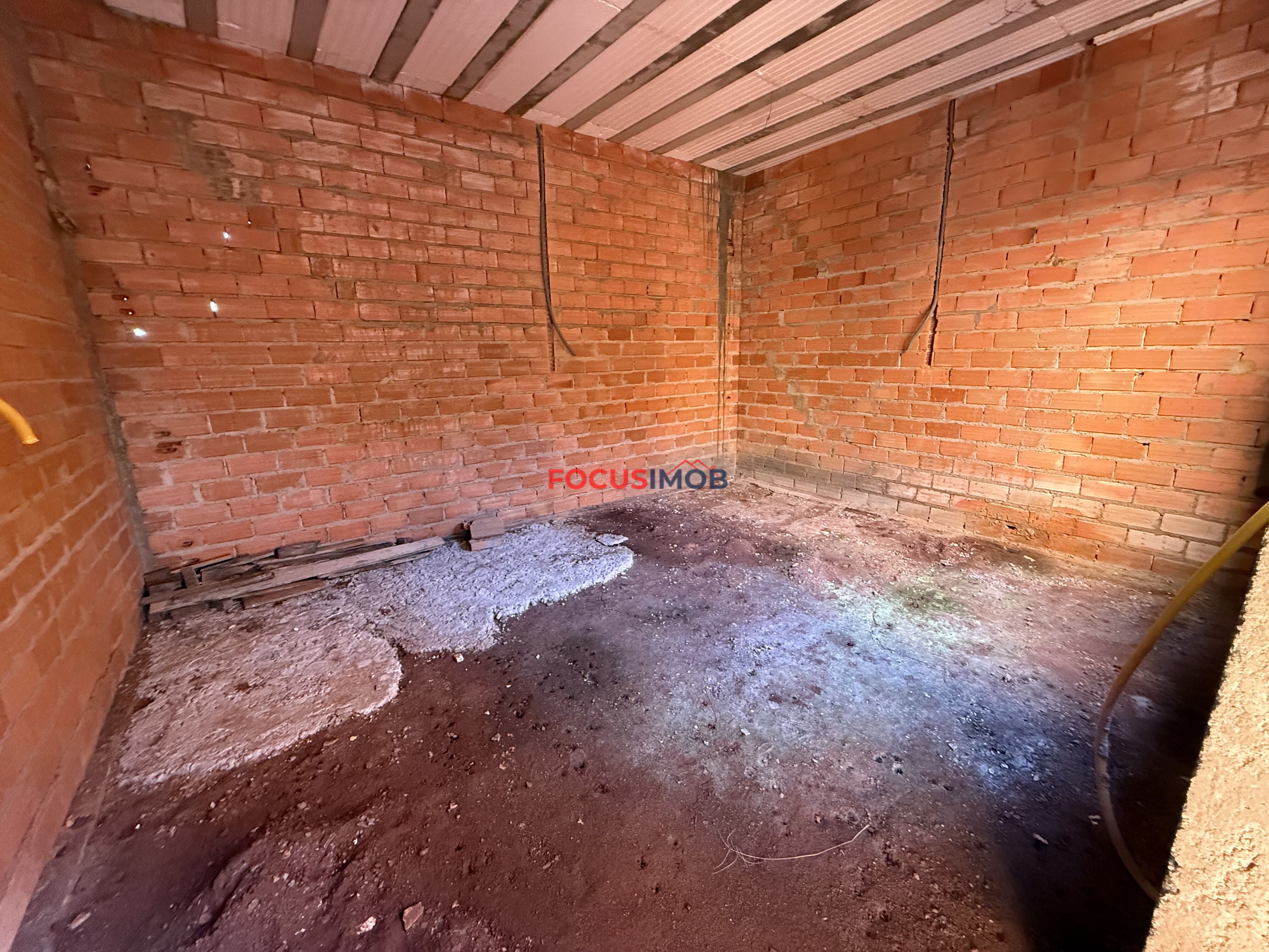 VENDE-SE – DUAS CASAS EM CONSTRUÇÃO NO MESMO TERRENO | BAIRRO SAKAIDA – MOGI GUAÇU/SP