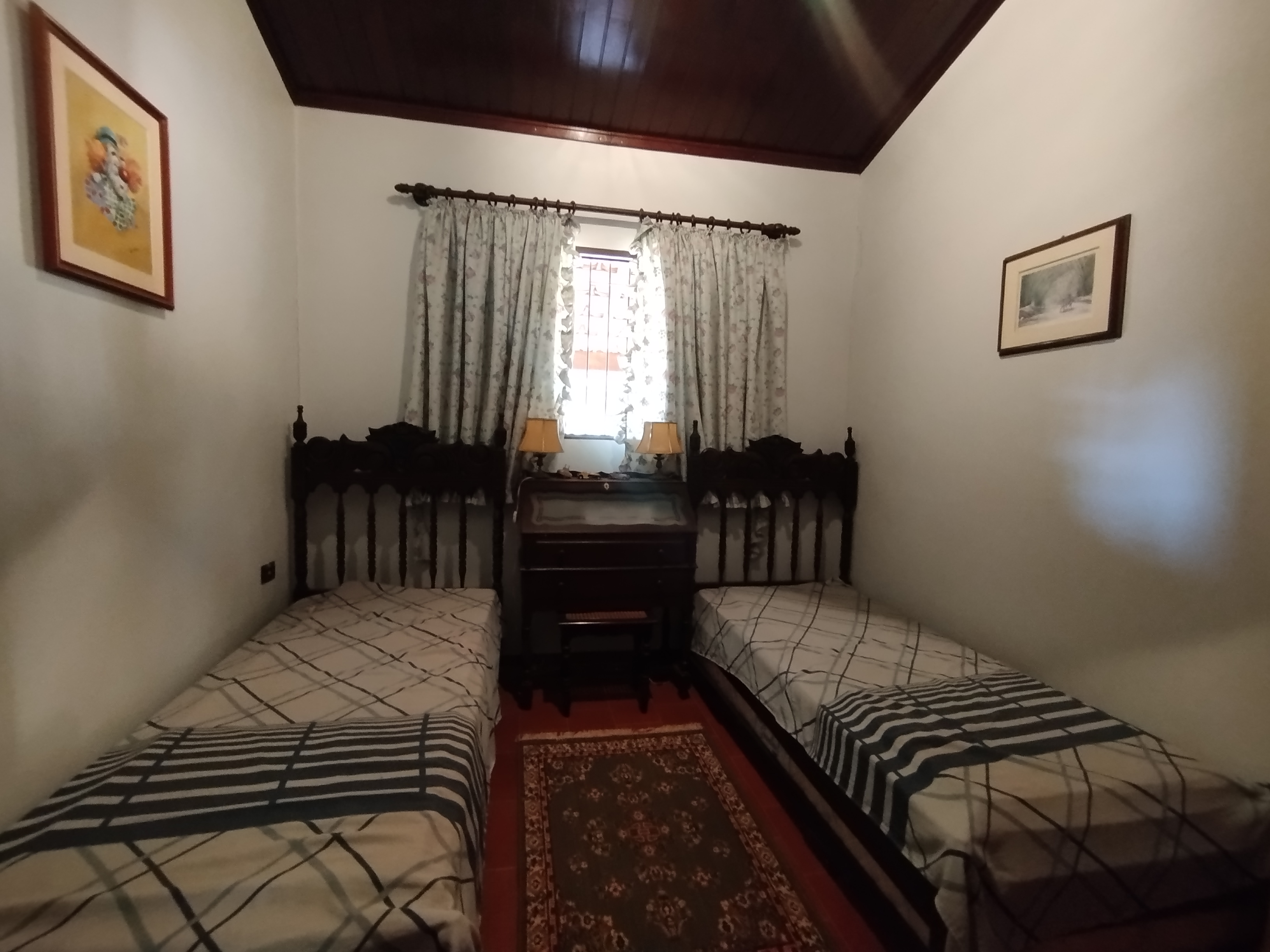 Sítio com casa colonial em excelente localização