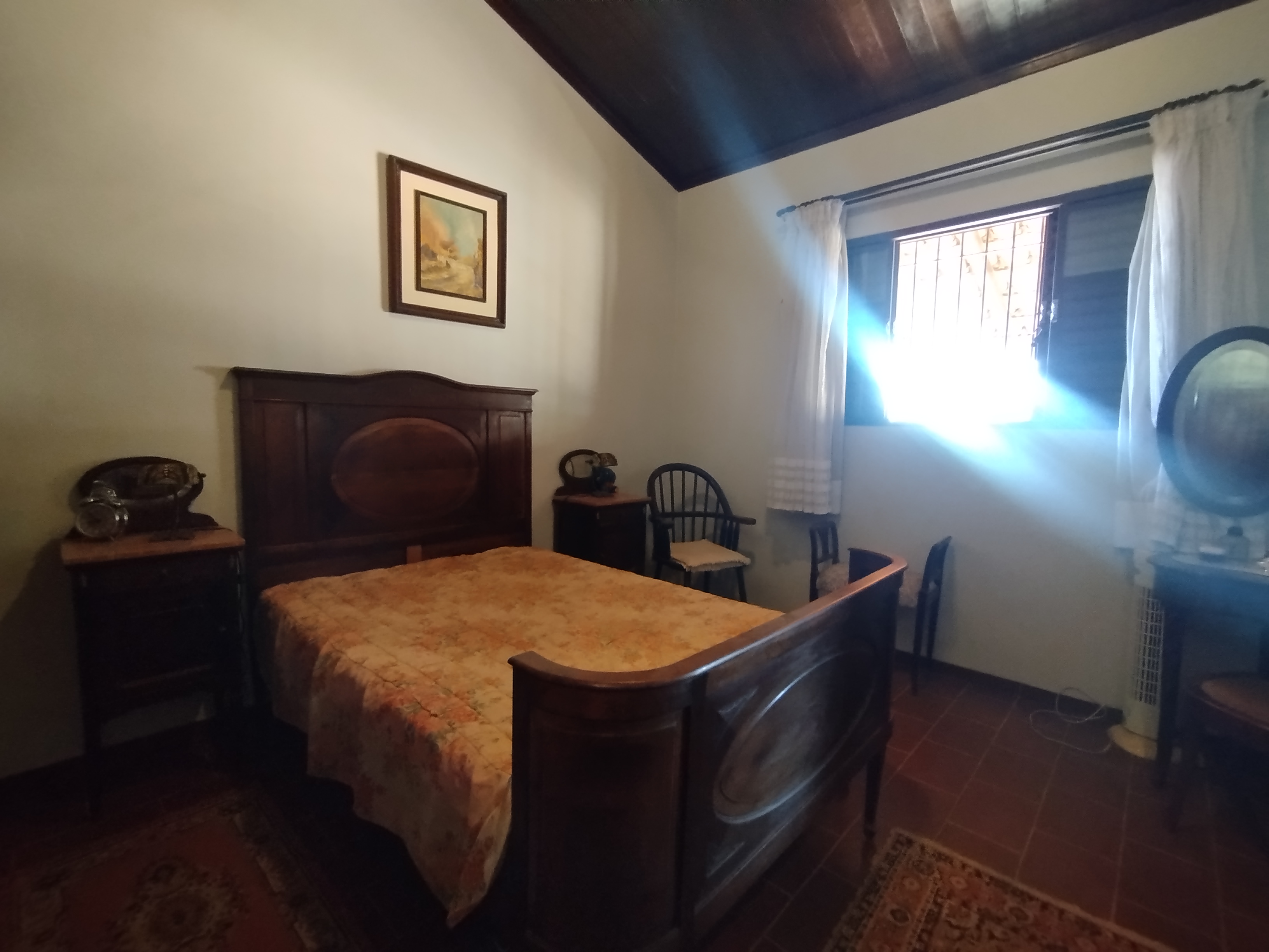Sítio com casa colonial em excelente localização