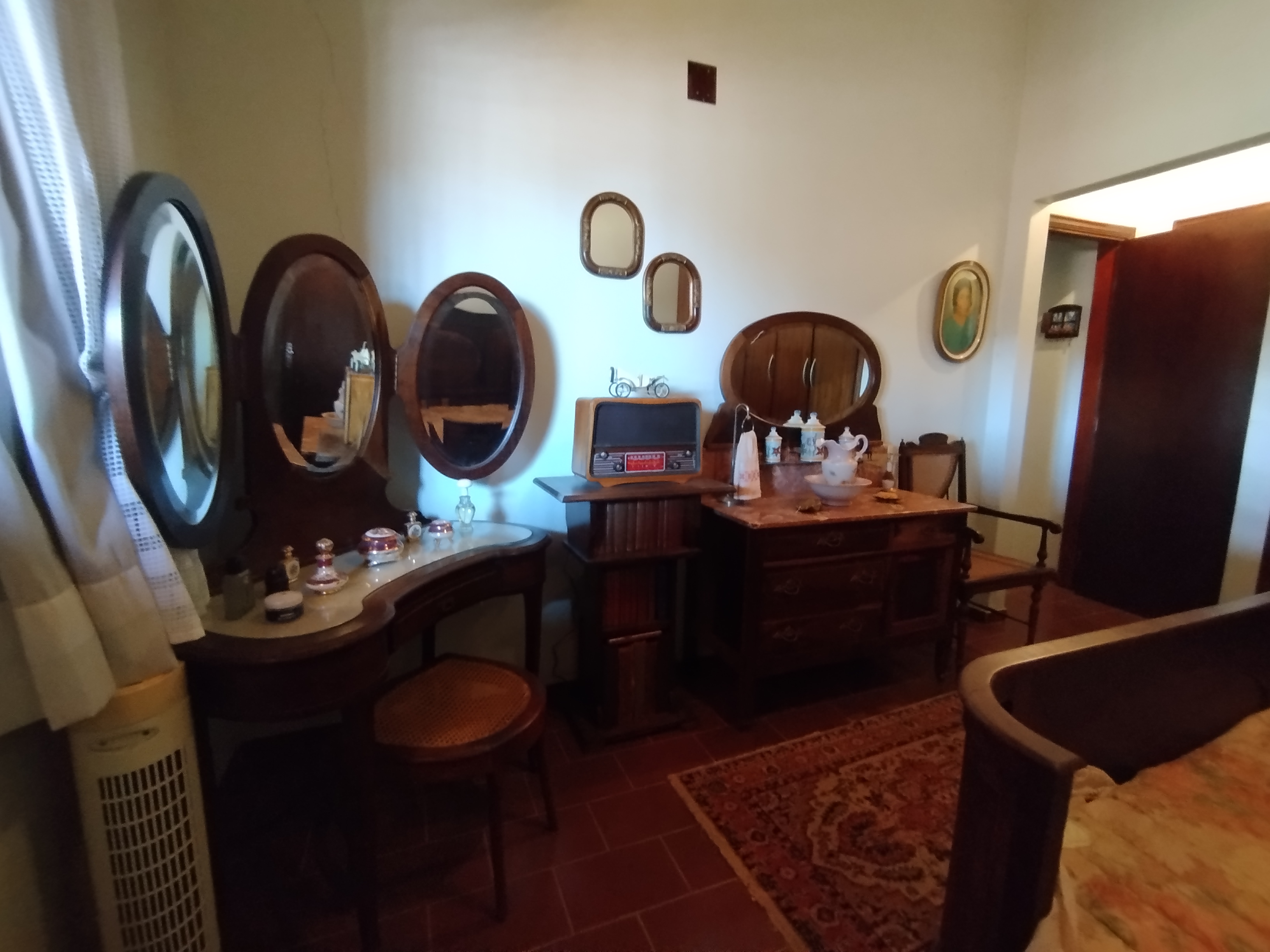 Sítio com casa colonial em excelente localização