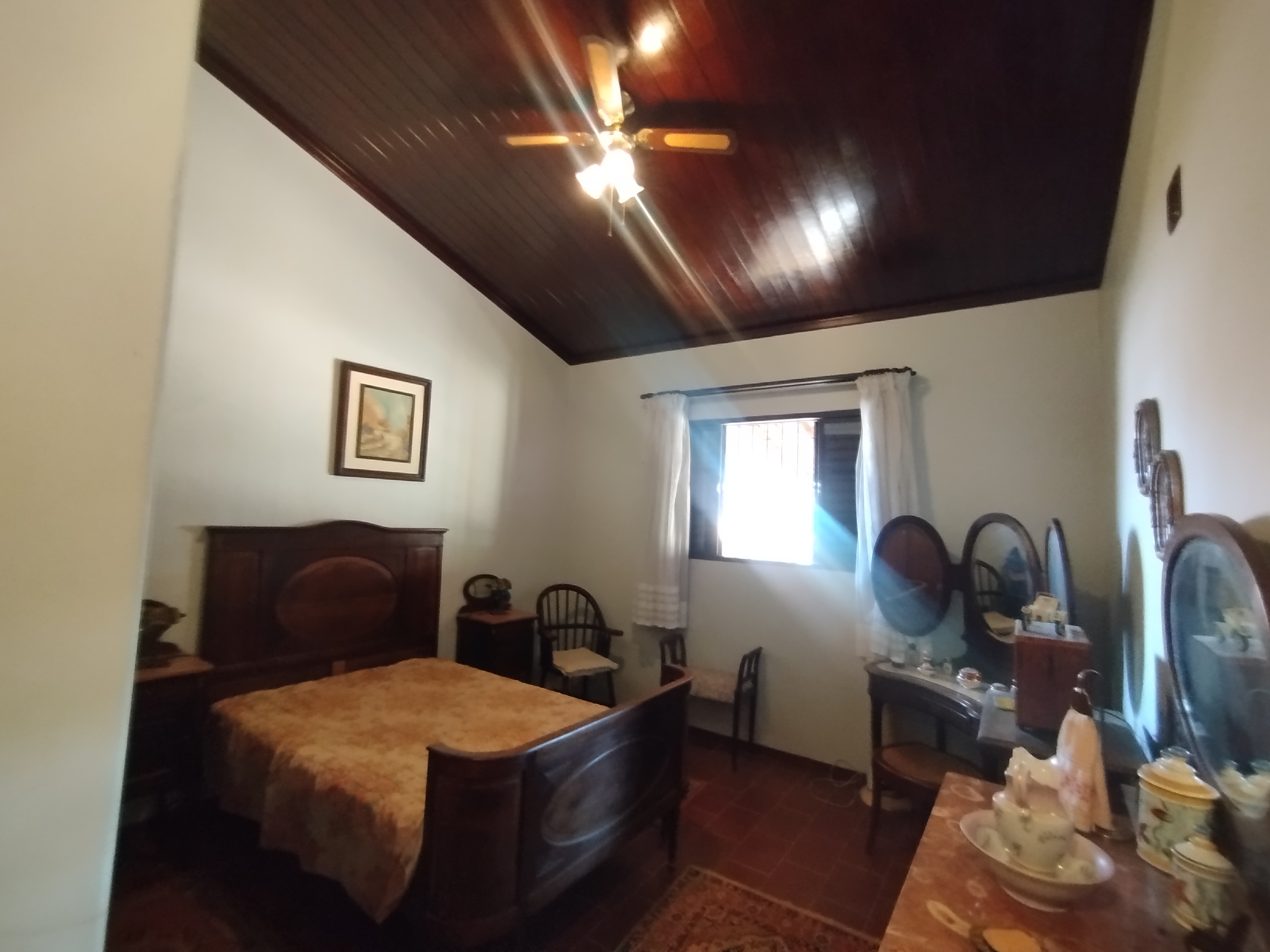 Sítio com casa colonial em excelente localização