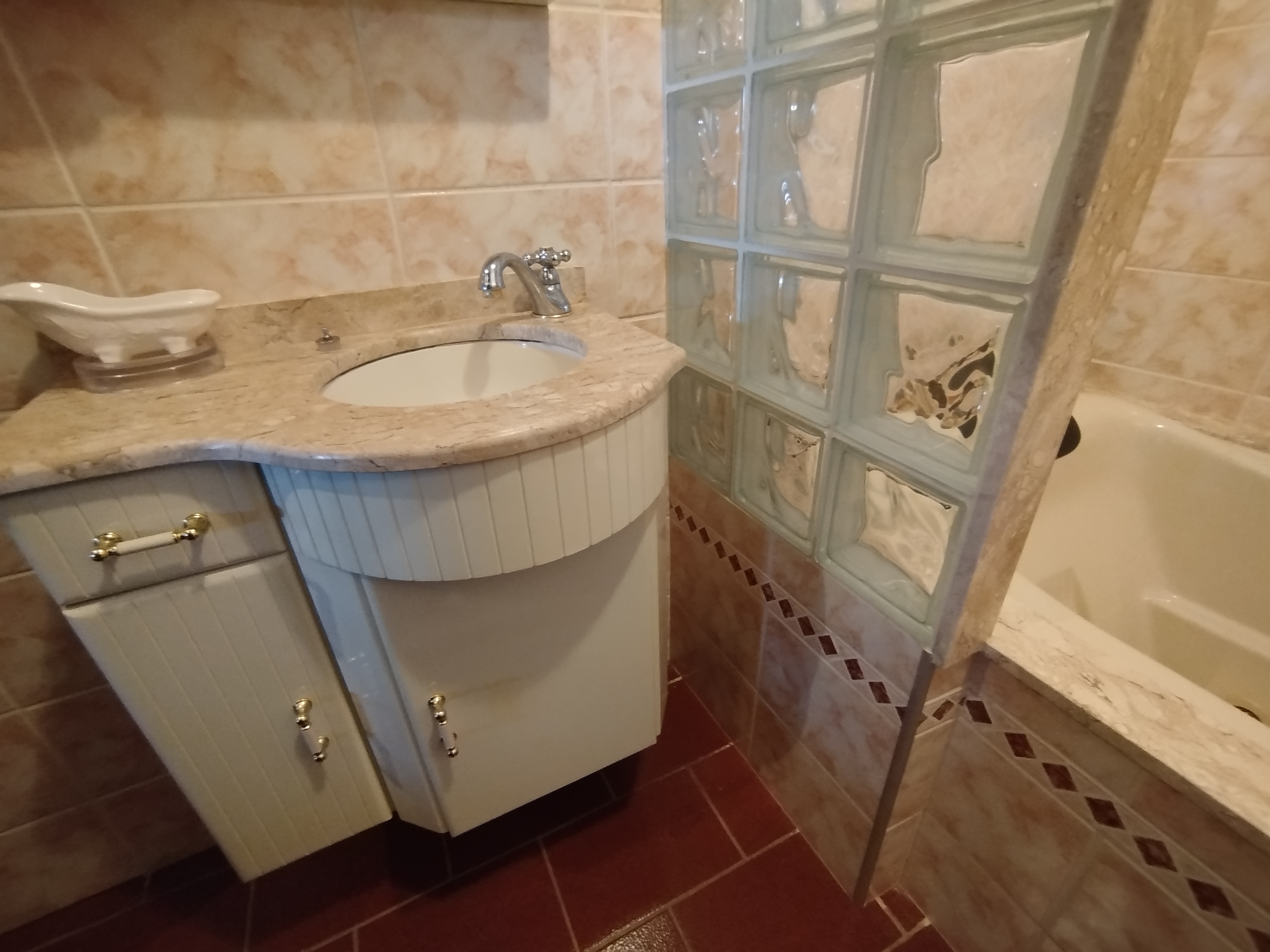 Sítio com casa colonial em excelente localização