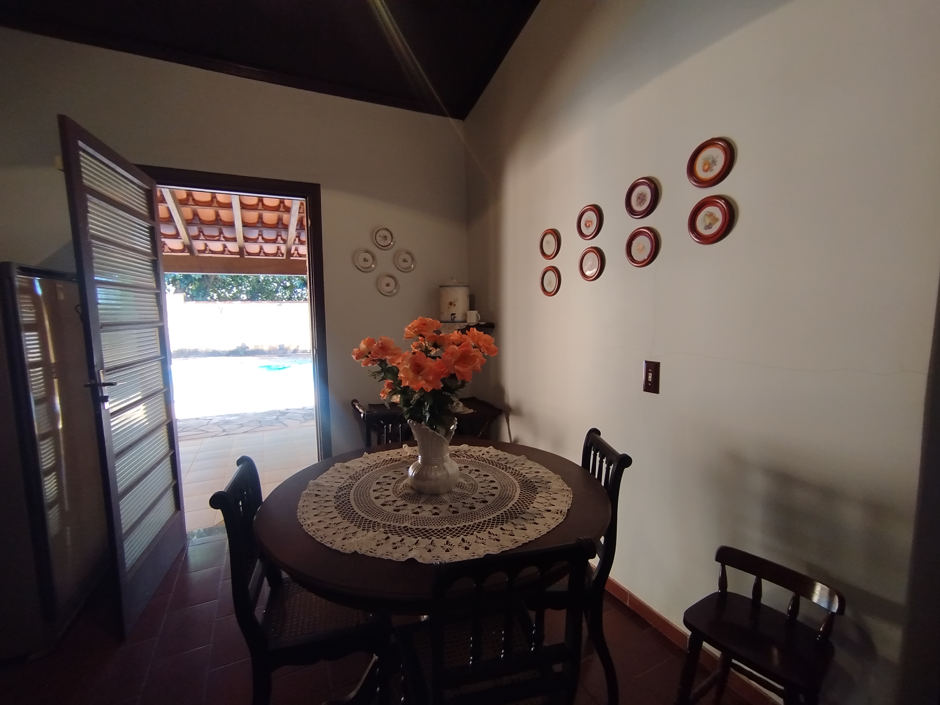 Sítio com casa colonial em excelente localização