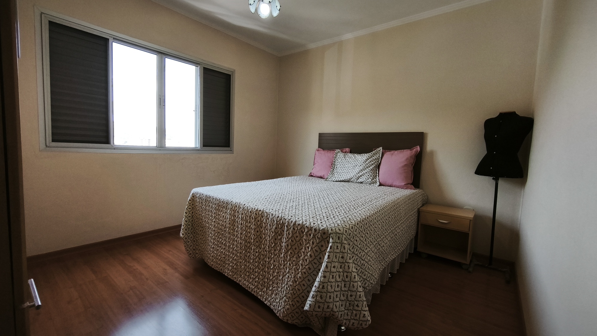 Apartamento Espaçoso e Arejado, com 3 Quartos (2 Suítes), próximo à Fonte Di Trevi, em Serra Negra!