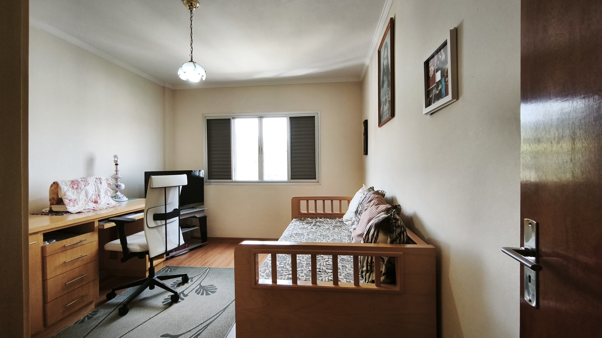 Apartamento Espaçoso e Arejado, com 3 Quartos (2 Suítes), próximo à Fonte Di Trevi, em Serra Negra!