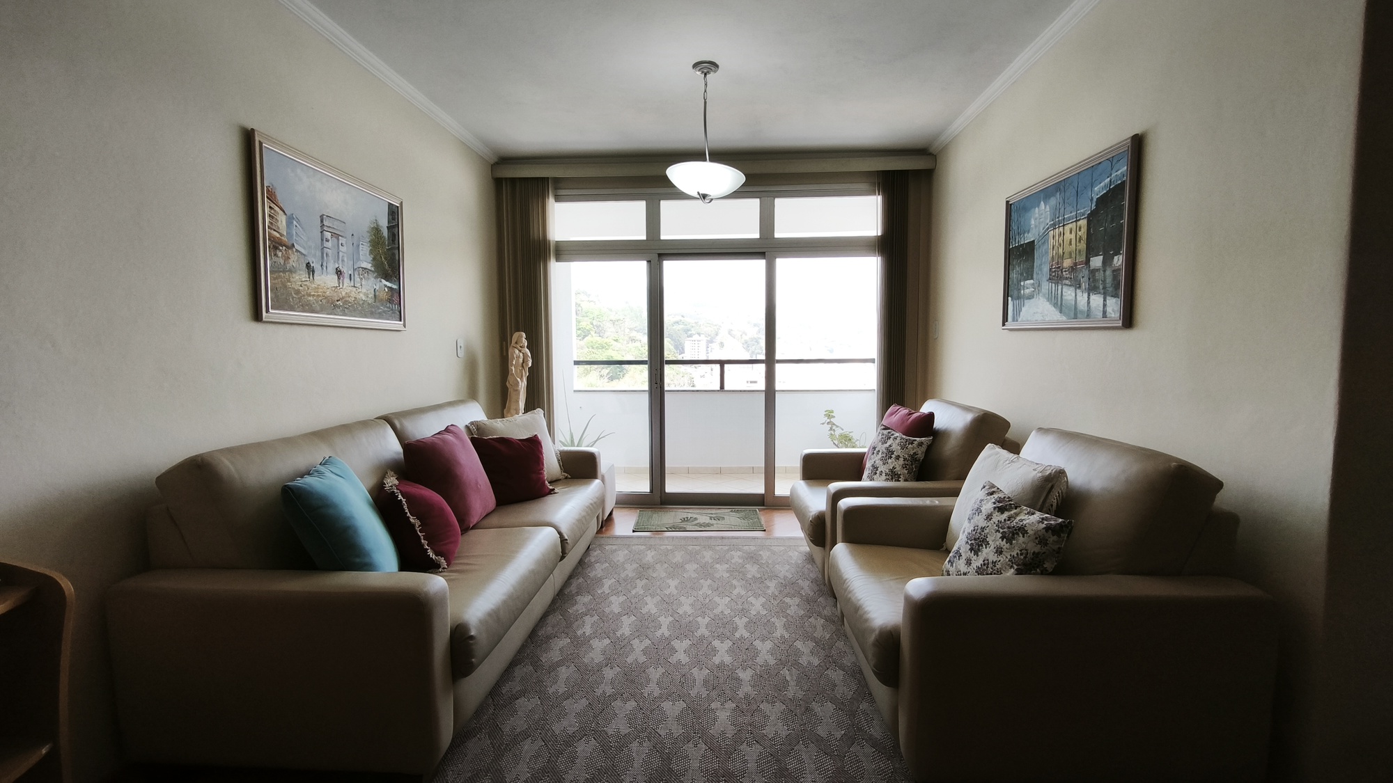 Apartamento Espaçoso e Arejado, com 3 Quartos (2 Suítes), próximo à Fonte Di Trevi, em Serra Negra!