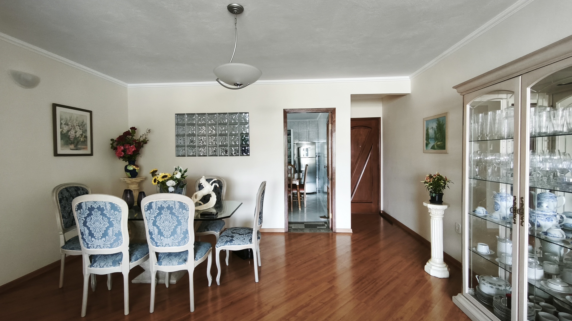 Apartamento Espaçoso e Arejado, com 3 Quartos (2 Suítes), próximo à Fonte Di Trevi, em Serra Negra!