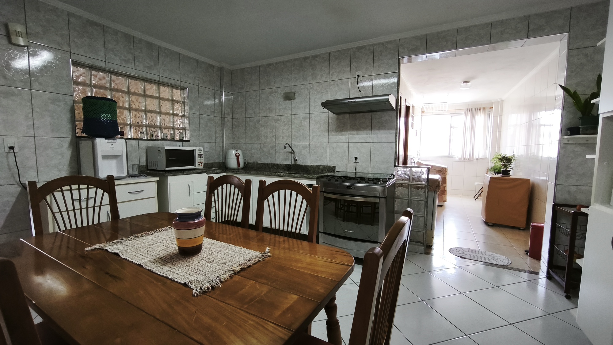 Apartamento Espaçoso e Arejado, com 3 Quartos (2 Suítes), próximo à Fonte Di Trevi, em Serra Negra!