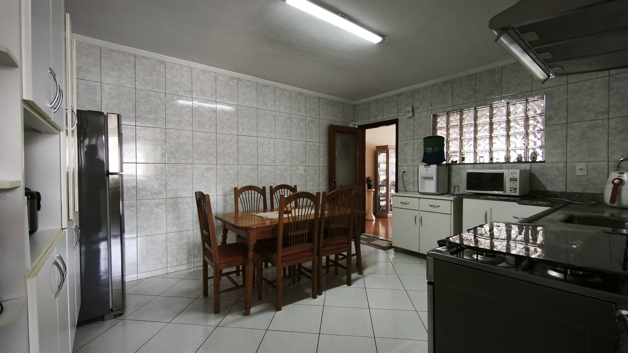 Apartamento Espaçoso e Arejado, com 3 Quartos (2 Suítes), próximo à Fonte Di Trevi, em Serra Negra!