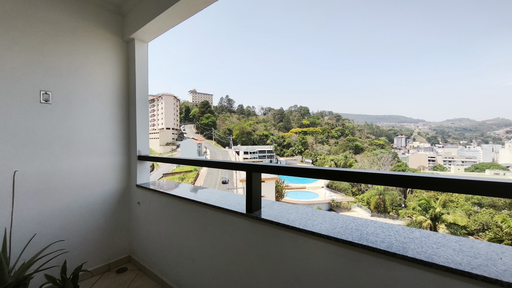 Apartamento Espaçoso e Arejado, com 3 Quartos (2 Suítes), próximo à Fonte Di Trevi, em Serra Negra!