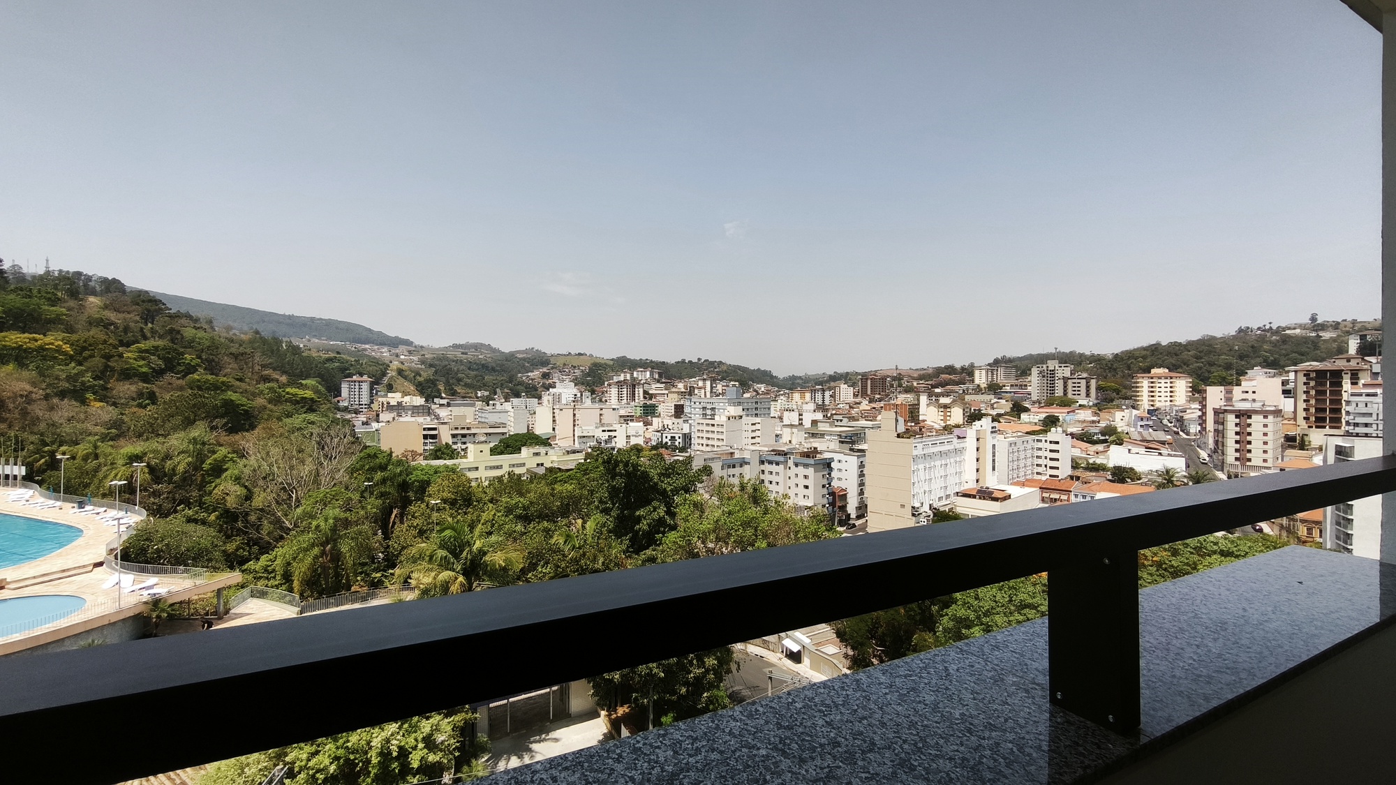 Apartamento Espaçoso e Arejado, com 3 Quartos (2 Suítes), próximo à Fonte Di Trevi, em Serra Negra!