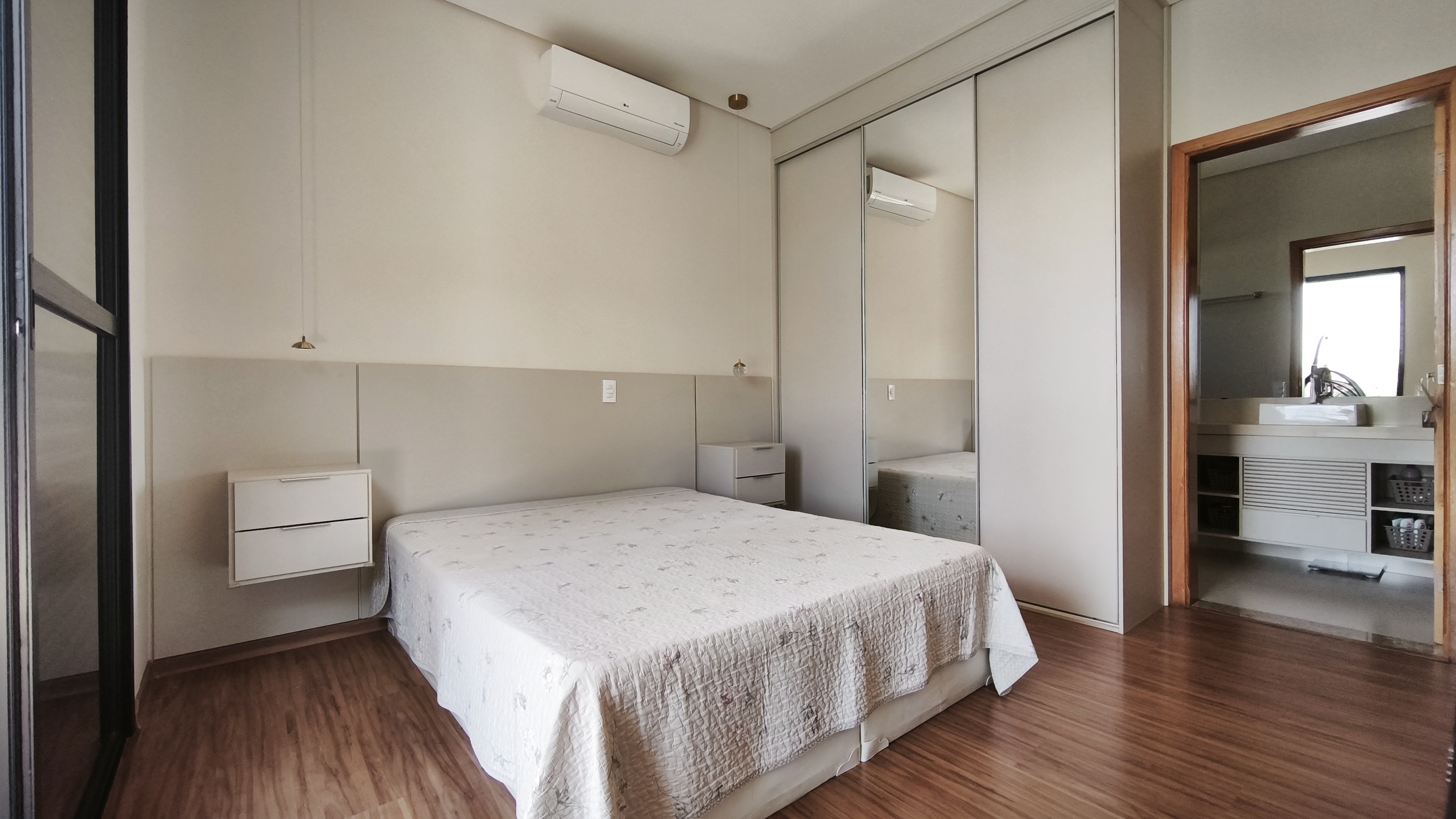 OPORTUNIDADE ÚNICA - Excelente Casa no Circuito das Águas Paulista - Águas de Lindóia - Condomínio Fechado