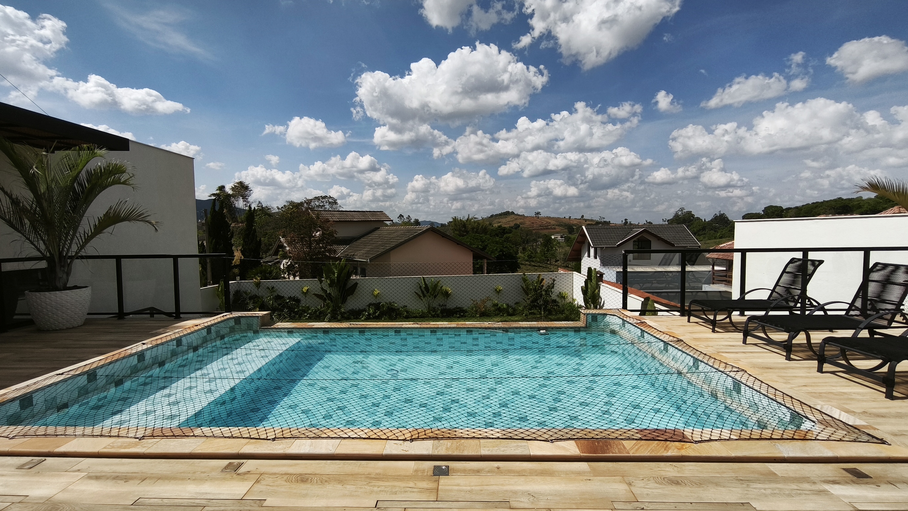 OPORTUNIDADE ÚNICA - Excelente Casa no Circuito das Águas Paulista - Águas de Lindóia - Condomínio Fechado