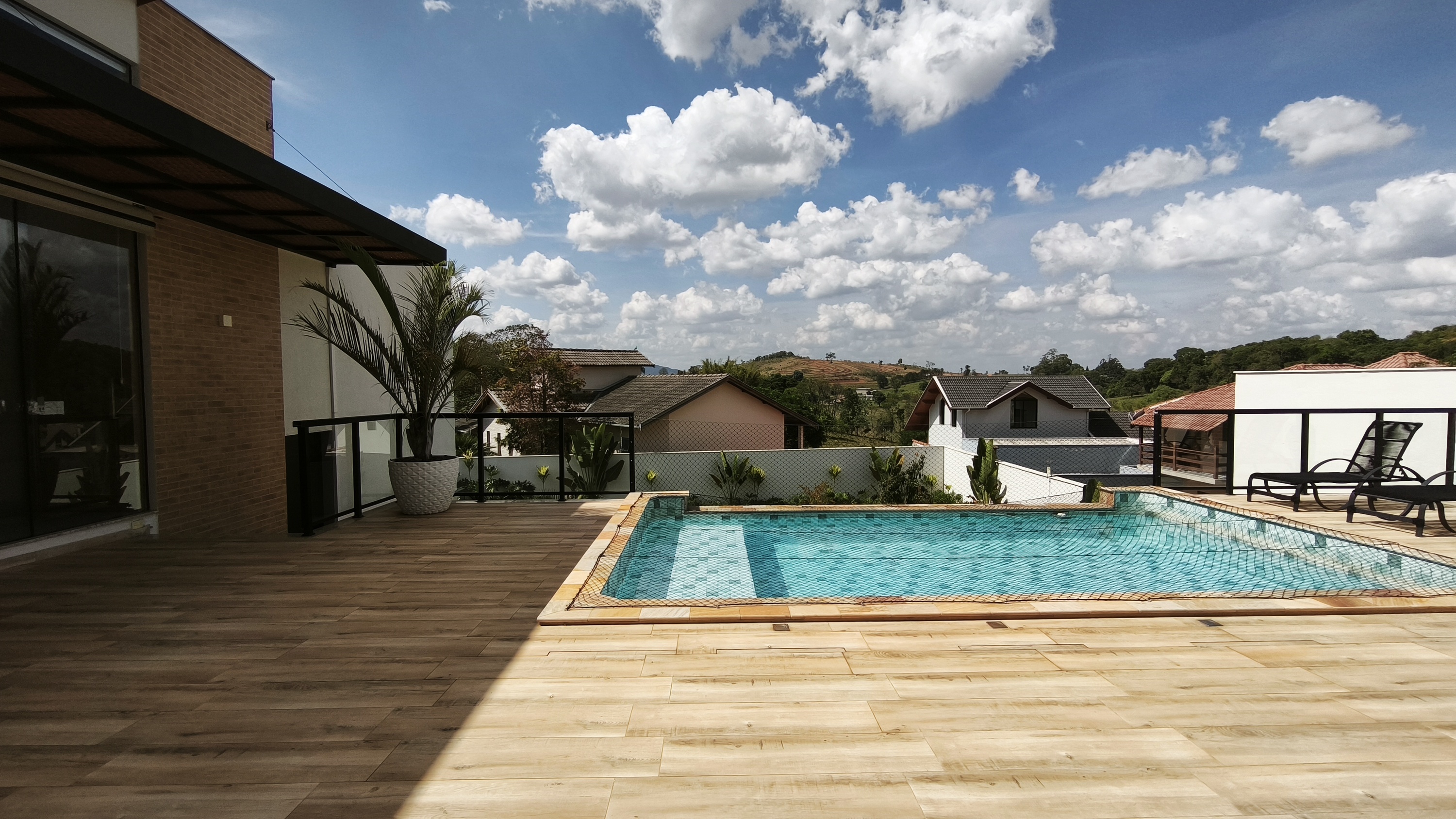 OPORTUNIDADE ÚNICA - Excelente Casa no Circuito das Águas Paulista - Águas de Lindóia - Condomínio Fechado