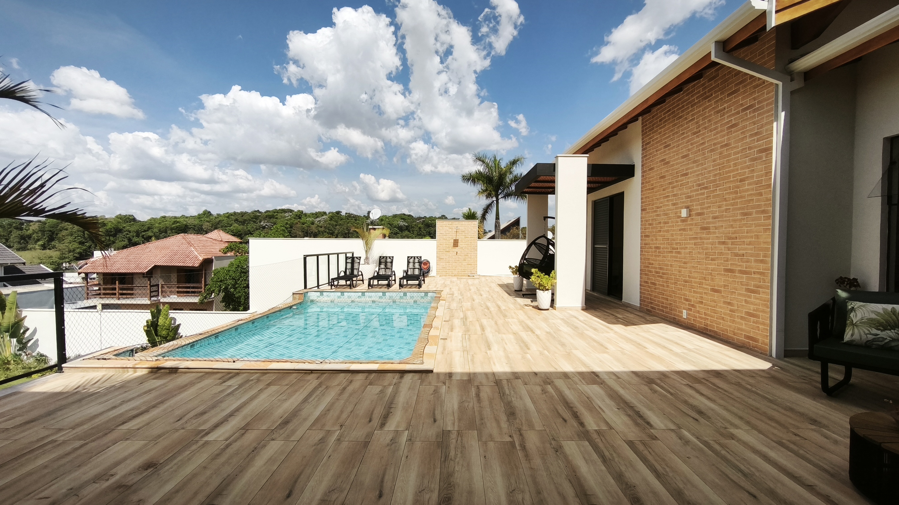 OPORTUNIDADE ÚNICA - Excelente Casa no Circuito das Águas Paulista - Águas de Lindóia - Condomínio Fechado