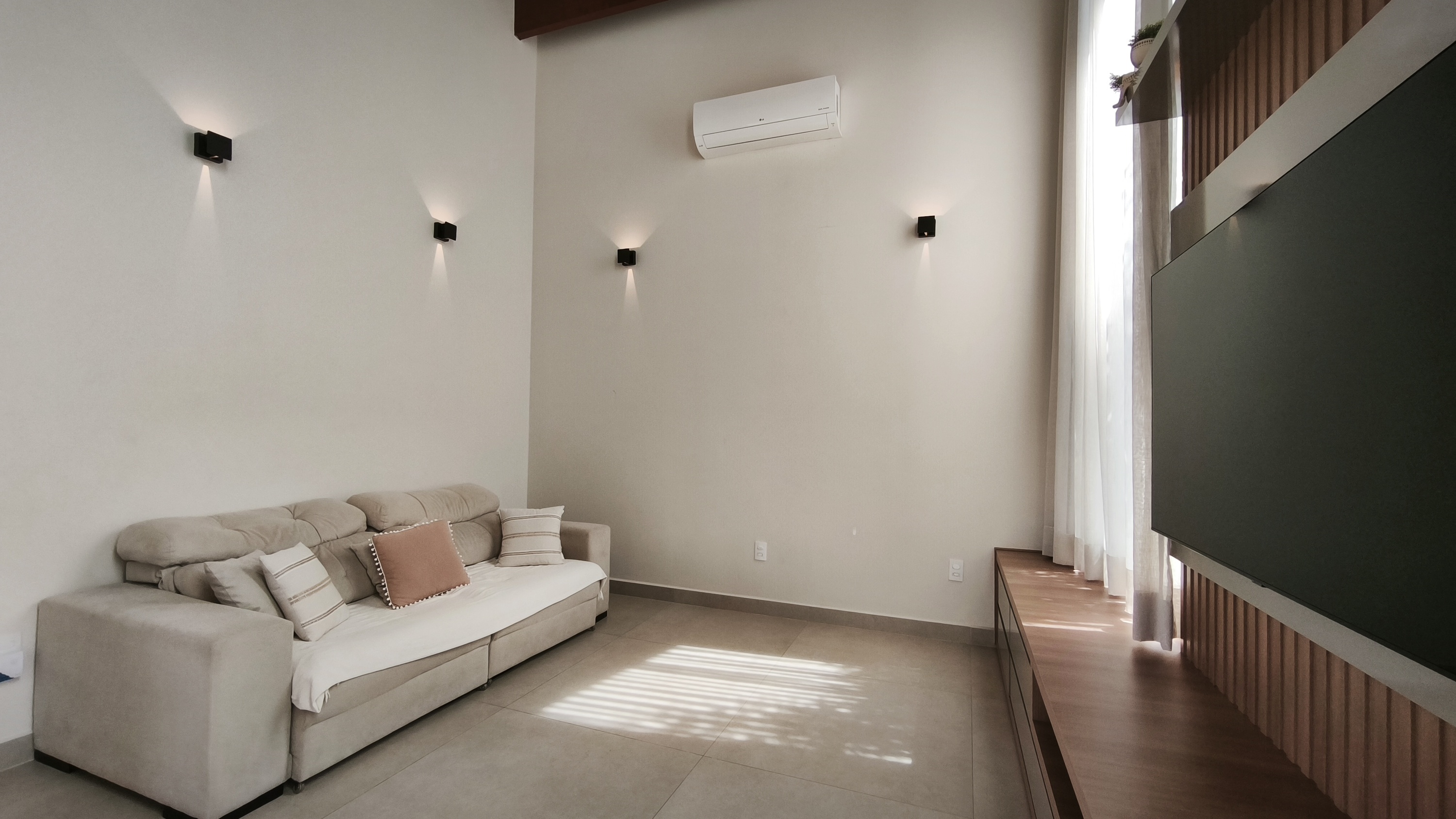 OPORTUNIDADE ÚNICA - Excelente Casa no Circuito das Águas Paulista - Águas de Lindóia - Condomínio Fechado