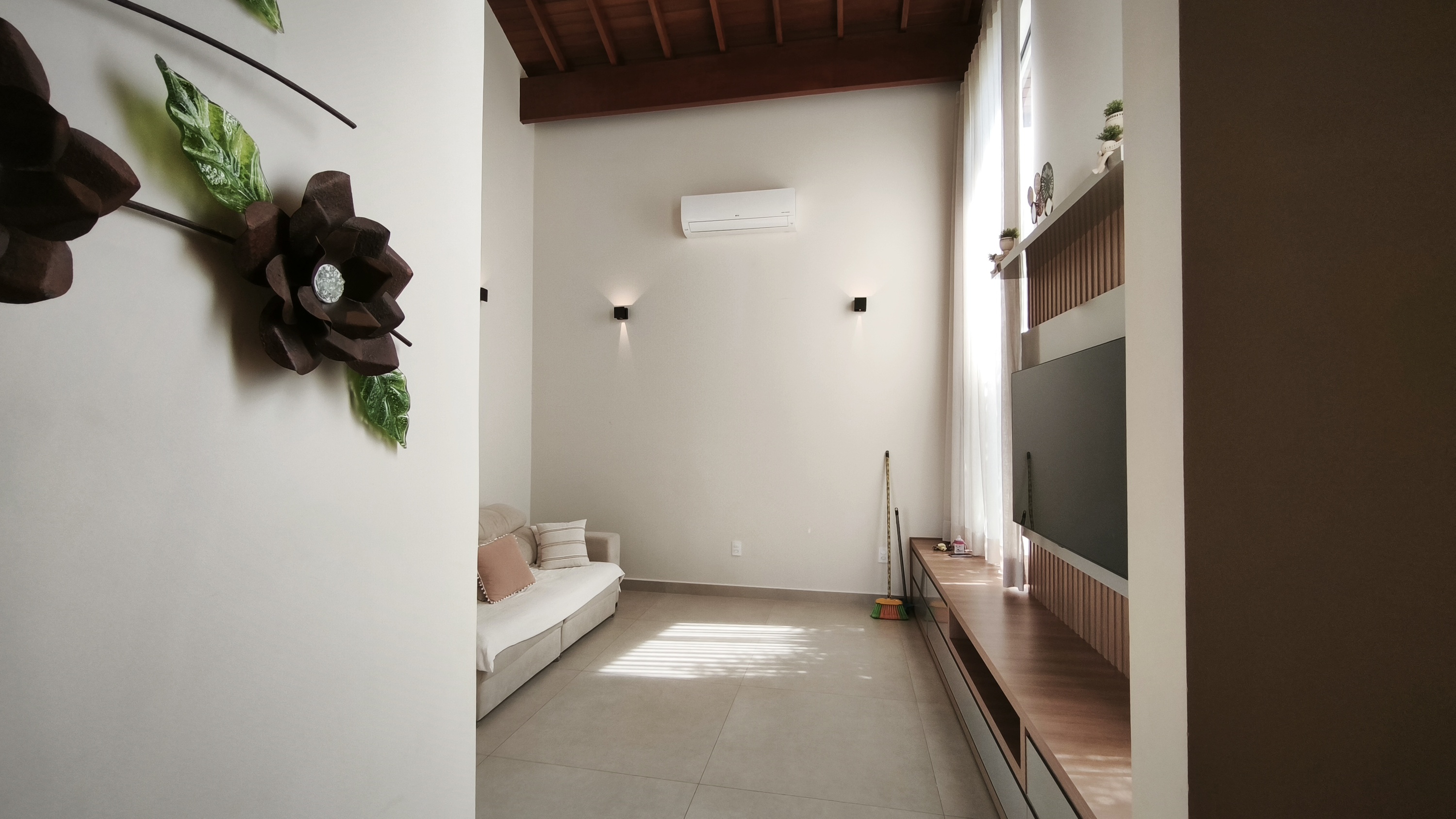 OPORTUNIDADE ÚNICA - Excelente Casa no Circuito das Águas Paulista - Águas de Lindóia - Condomínio Fechado